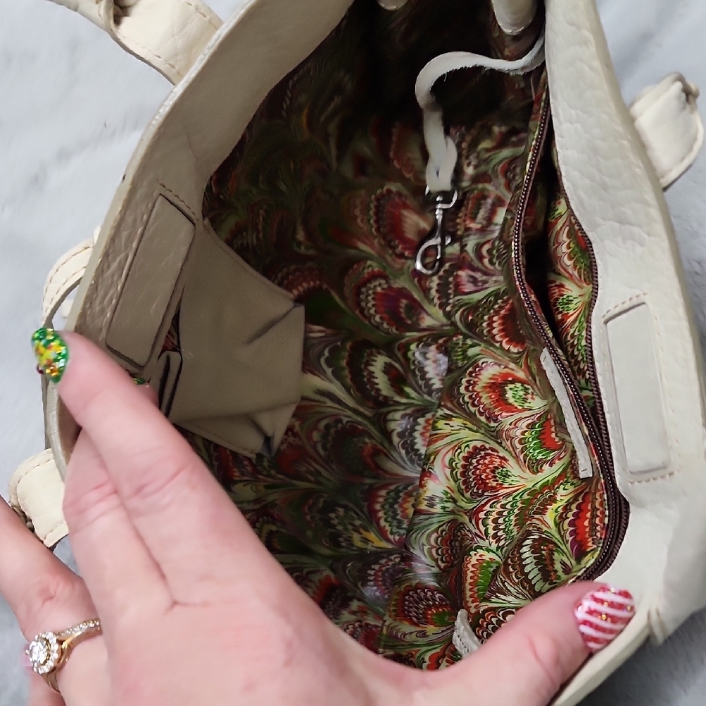 Dooney & Bourke Vintage East West Tassel tote bag - Picture 5 of 6
